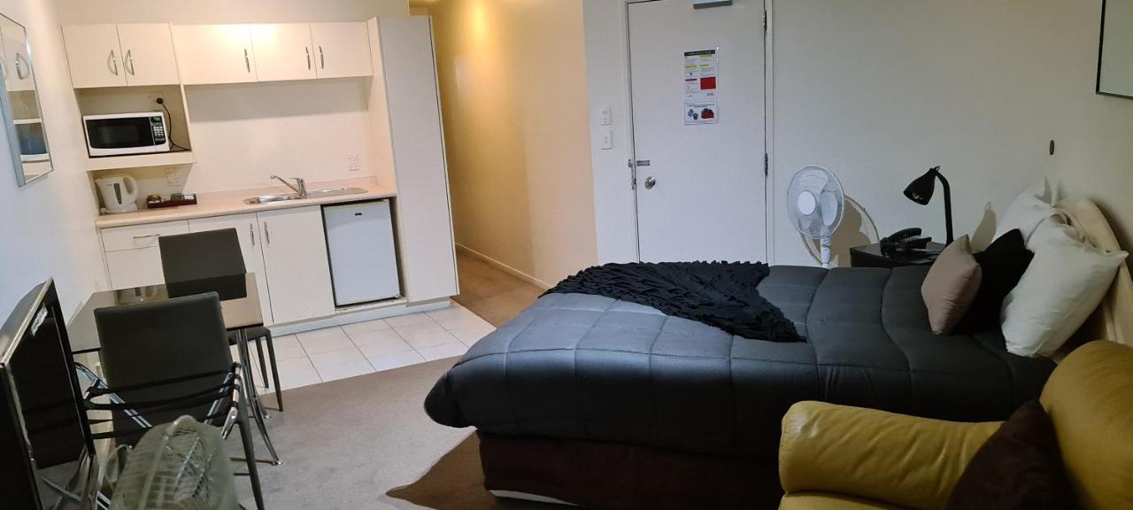 Oceanside Resort Internal Ground Floor Studio Unit Privately Owned In Mt Maunganui No External Window Or Air Conditioning Mount Maunganui Luaran gambar